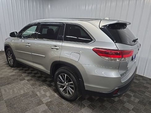 Used 2019 Toyota Highlander XLE AWD/4WD image 9