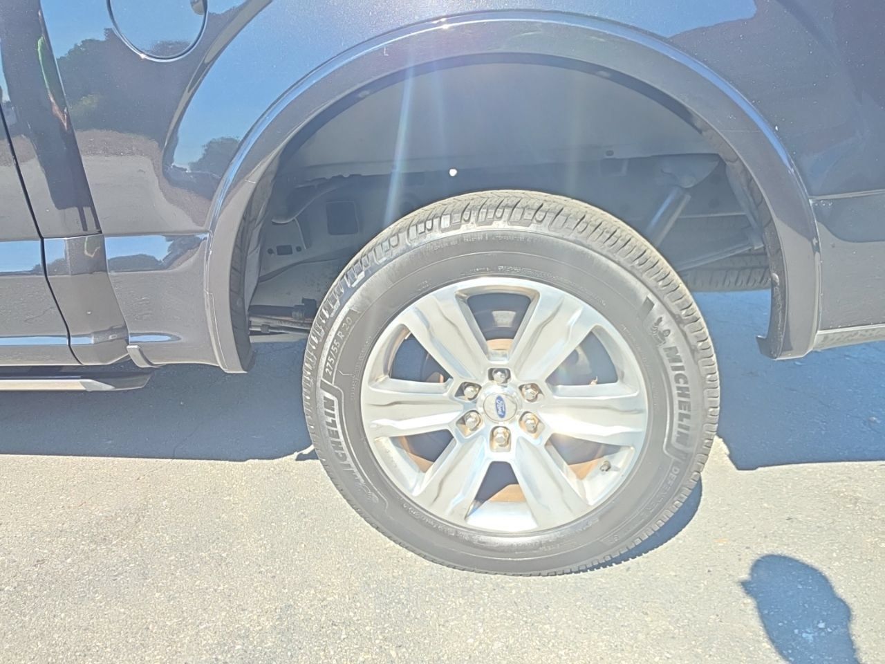 Used 2015 Ford F150 Platinum w/ Equipment Group 701A Luxury AWD/4WD image 12