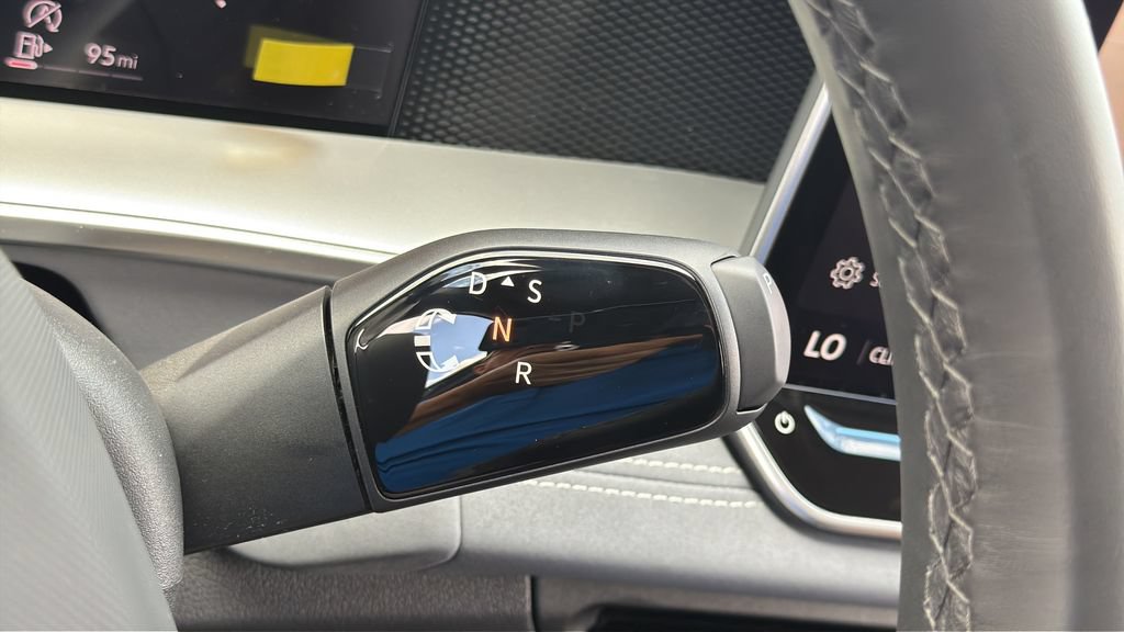 New 2026 Volkswagen Tiguan SE R-Line FWD image 15