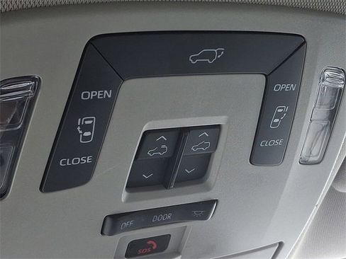 Used 2023 Toyota Sienna XLE image 22