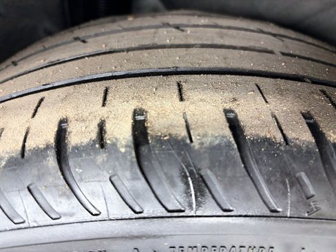 Used 2022 Tesla Model Y Long Range image 33