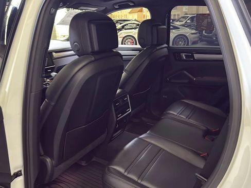 Used 2019 Porsche Cayenne AWD/4WD image 24