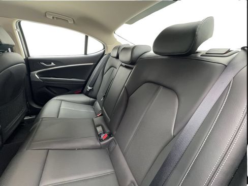 Used 2025 Genesis G70 2.5T RWD image 24