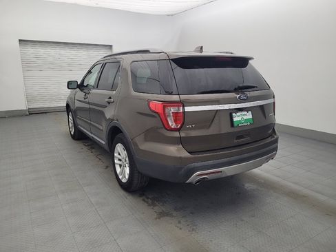 Used 2016 Ford Explorer XLT image 5