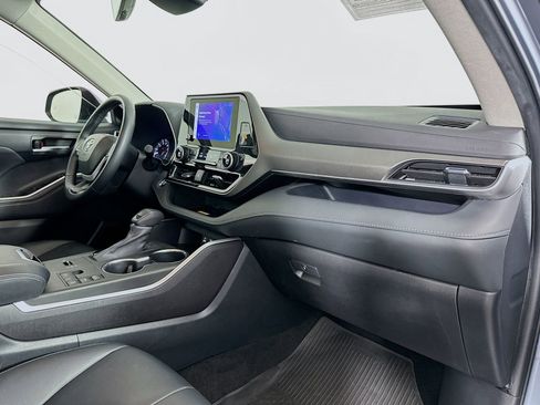 Used 2023 Toyota Highlander XLE FWD image 31