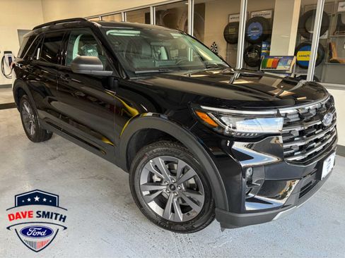 New 2026 Ford Explorer Active w/ Active Comfort Package AWD/4WD image 1