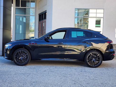 Used 2022 Maserati Levante Trofeo image 5