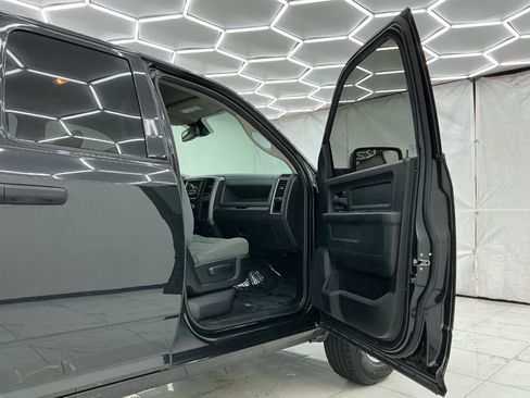 Used 2018 RAM 1500 Express AWD/4WD image 21