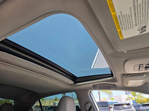 Used 2019 Toyota Camry SE w/ Carpet Mat Package FWD image 14