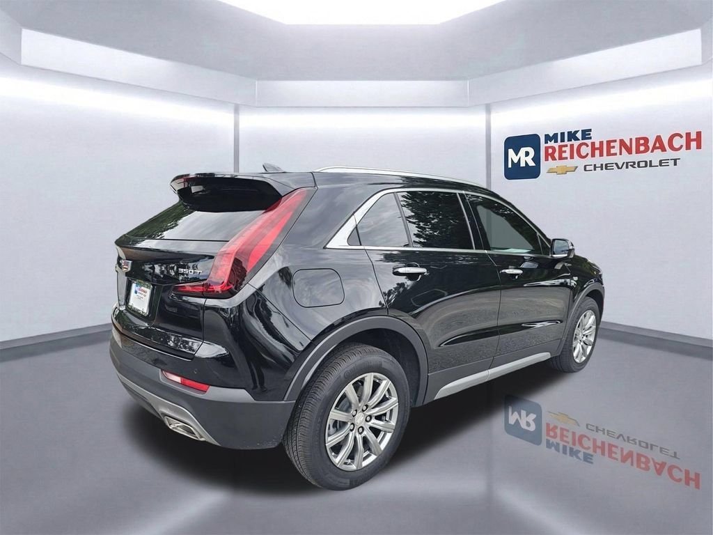 Used 2023 Cadillac XT4 Premium Luxury FWD image 4