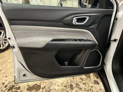 Used 2023 Jeep Compass Latitude w/ Convenience Group AWD/4WD image 15