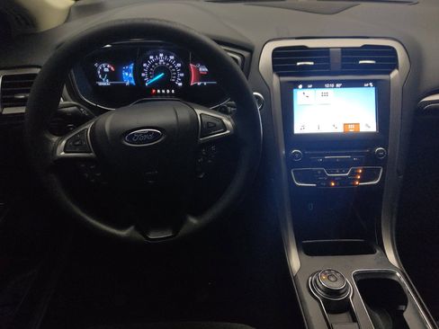 Used 2017 Ford Fusion SE w/ Fusion SE Technology Package image 22