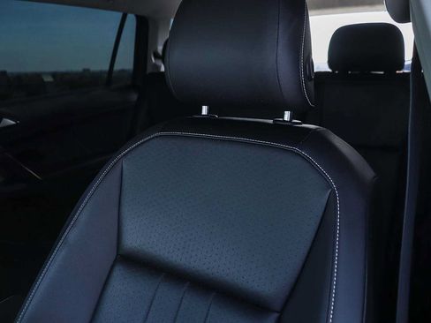 Used 2022 Volkswagen Tiguan SE FWD image 27