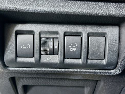 Used 2025 Subaru Outback Premium AWD/4WD image 16