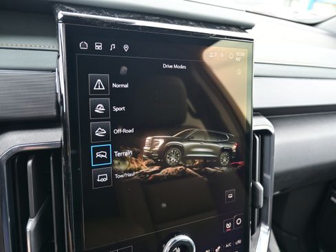 New 2026 GMC Acadia AT4 w/ Luxury Package AWD/4WD image 35
