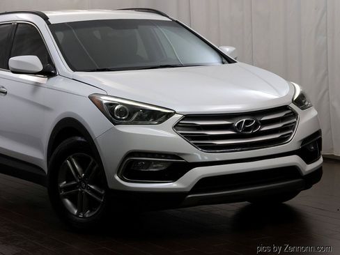 Used 2017 Hyundai Santa Fe Sport FWD image 2