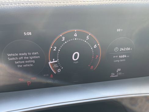 Used 2025 Volkswagen Tiguan SE image 12