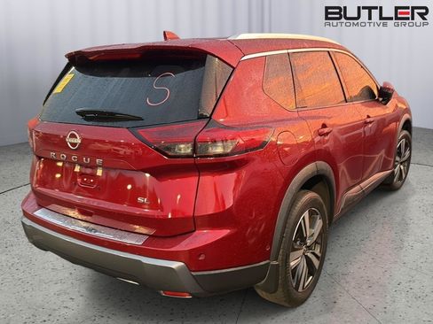 Used 2024 Nissan Rogue SL w/ SL Premium Package FWD image 8