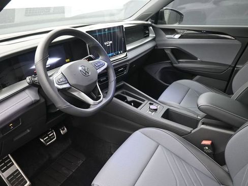 New 2026 Volkswagen Tiguan SE R-Line image 18