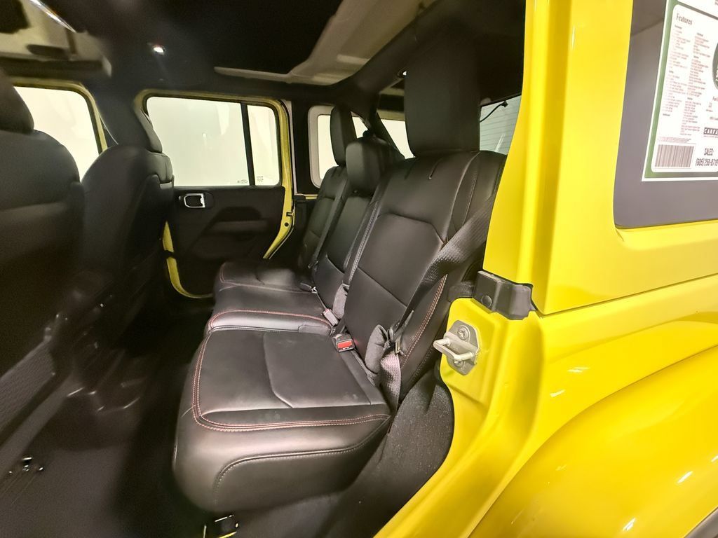 Used 2024 Jeep Wrangler Unlimited Rubicon AWD/4WD image 9