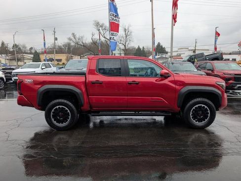 Used 2024 Toyota Tacoma TRD Off-Road image 6