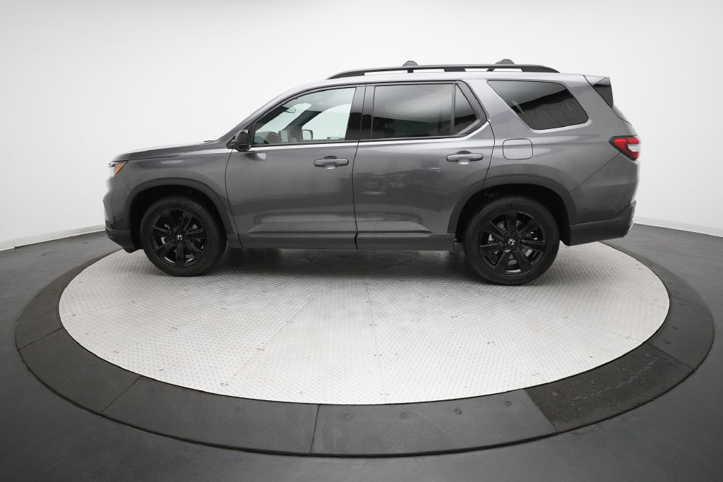 Certified 2025 Honda Pilot Black Edition image 25