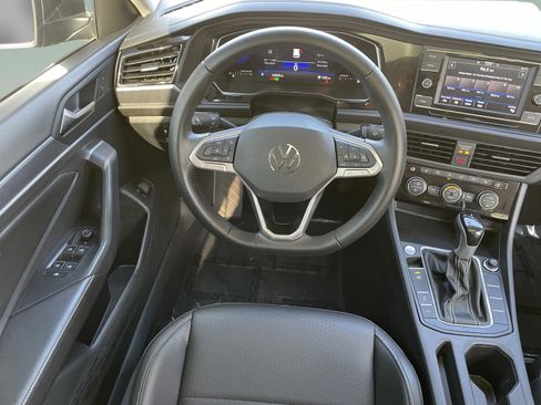 Used 2023 Volkswagen Jetta SE image 18