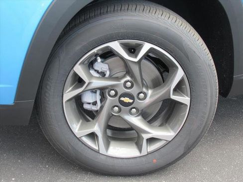 New 2026 Chevrolet Trax LT w/ Sunroof Package image 8