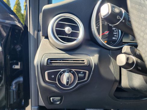 Used 2018 Mercedes-Benz GLC 300 image 28