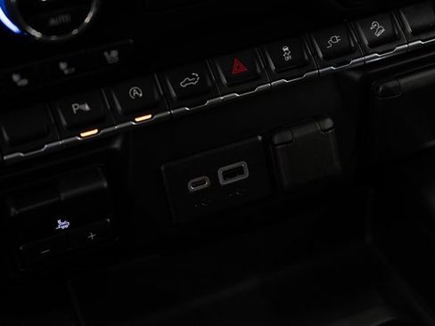 Used 2021 Chevrolet Silverado 1500 LTZ image 32