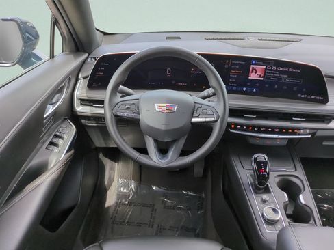 Used 2025 Cadillac XT4 Premium Luxury FWD image 12