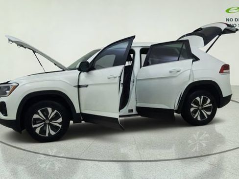 Used 2026 Volkswagen Atlas Cross Sport SE AWD/4WD image 13