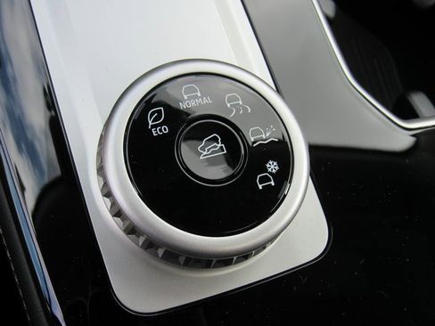 New 2025 Mitsubishi Outlander SE image 21