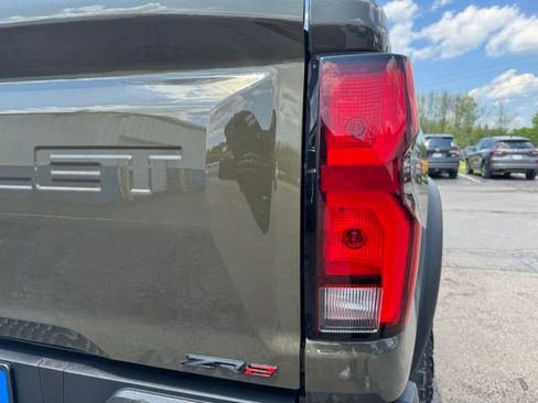 Used 2024 Chevrolet Colorado ZR2 w/ Safety Package AWD/4WD image 8