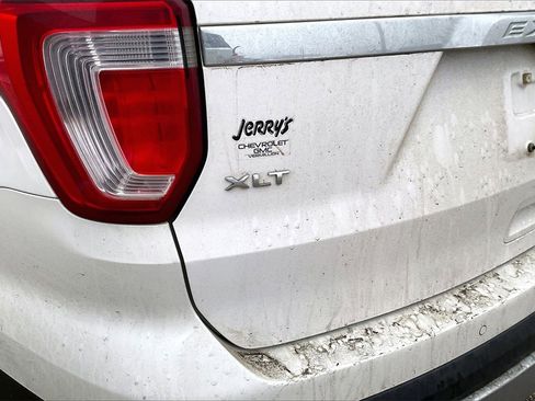 Used 2017 Ford Explorer XLT w/ Equipment Group 202A image 6