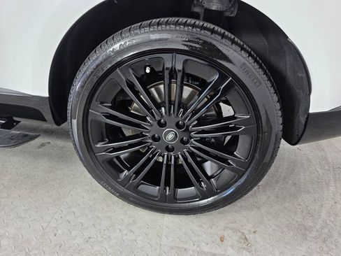 Used 2025 Land Rover Range Rover SE AWD/4WD image 18