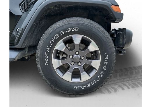 Used 2018 Jeep Wrangler Unlimited Sahara image 24