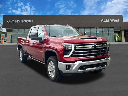 Used 2025 Chevrolet Silverado 2500 LTZ w/ LTZ Premium Package AWD/4WD image 3