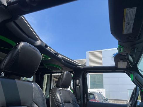 Used 2020 Jeep Wrangler Unlimited Sahara image 29