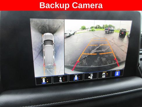 Used 2022 Chevrolet Tahoe Z71 w/ Z71 Off-Road Package AWD/4WD image 17
