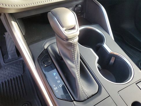 Used 2023 Toyota Highlander LE image 29