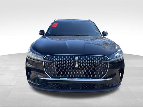 Used 2025 Lincoln Aviator AWD image 2