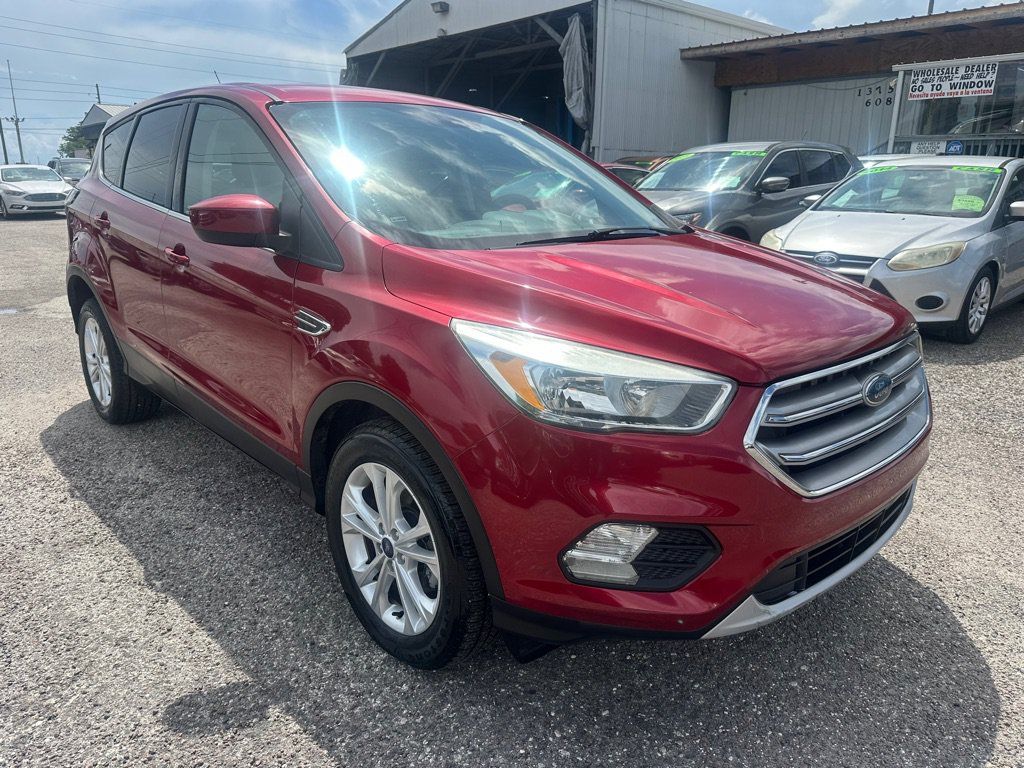 Used 2017 Ford Escape SE FWD image 3
