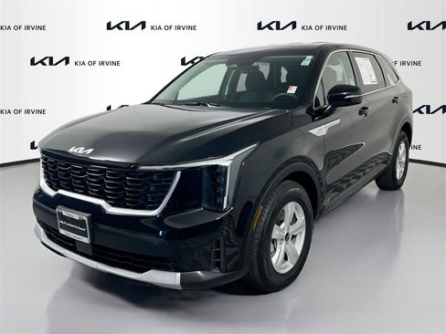 Certified 2024 Kia Sorento LX image 4