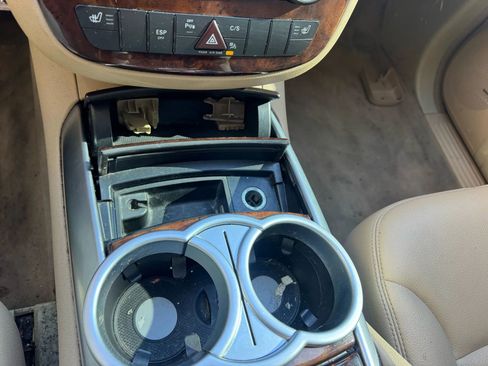 Used 2010 Mercedes-Benz R 350 4MATIC image 34