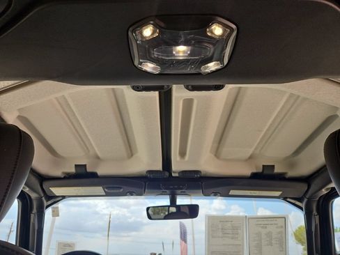 Used 2023 Jeep Gladiator Rubicon w/ Trailer Tow Package AWD/4WD image 32