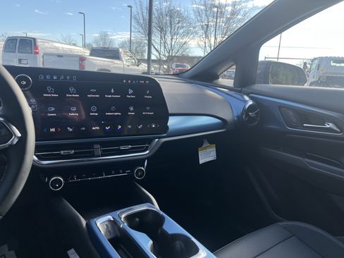 New 2026 Chevrolet Equinox EV LT AWD/4WD image 24