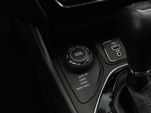 Used 2023 Jeep Cherokee Altitude Lux AWD/4WD image 11