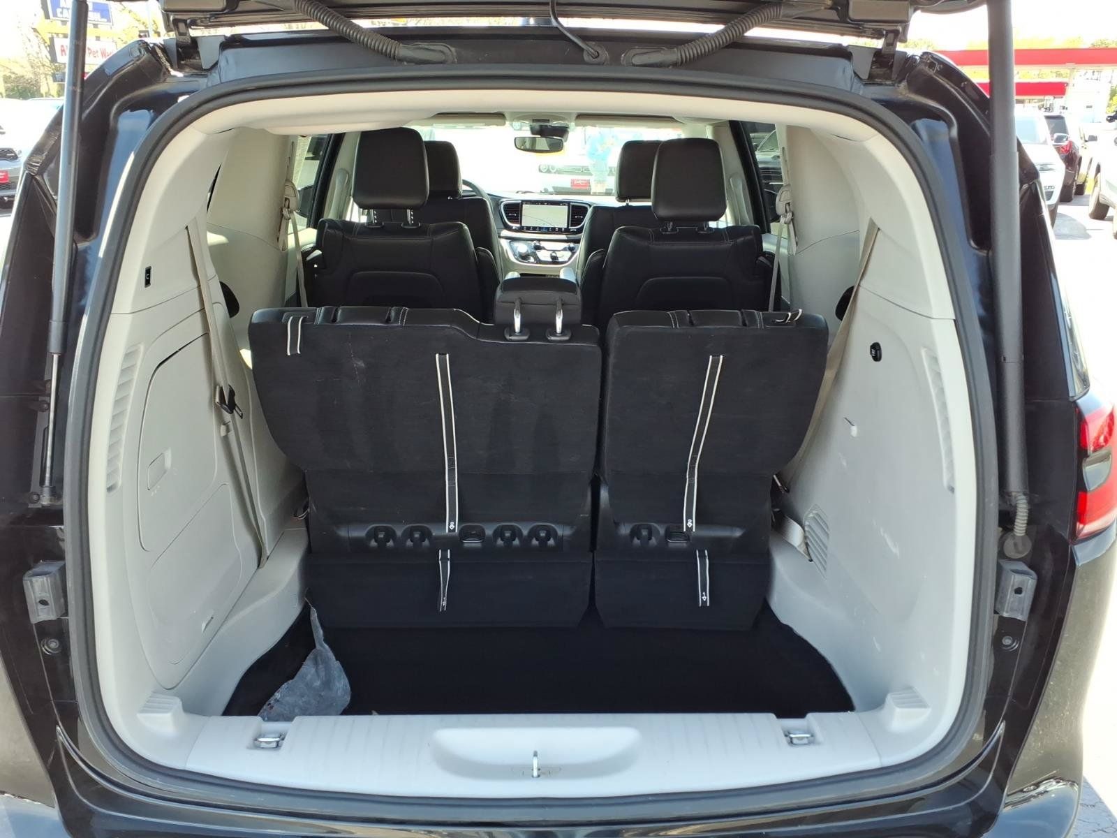 Used 2024 Chrysler Pacifica Limited FWD image 20
