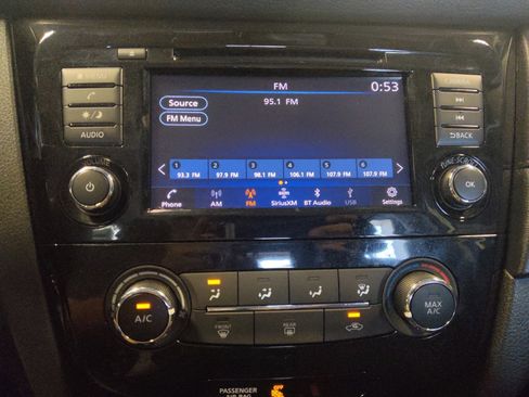 Used 2020 Nissan Rogue S FWD image 25